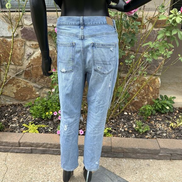 American Eagle Jeans Womens SIze 6 Mom Ripped Knees Medium Wash Straight Denim - Picture 2 of 6